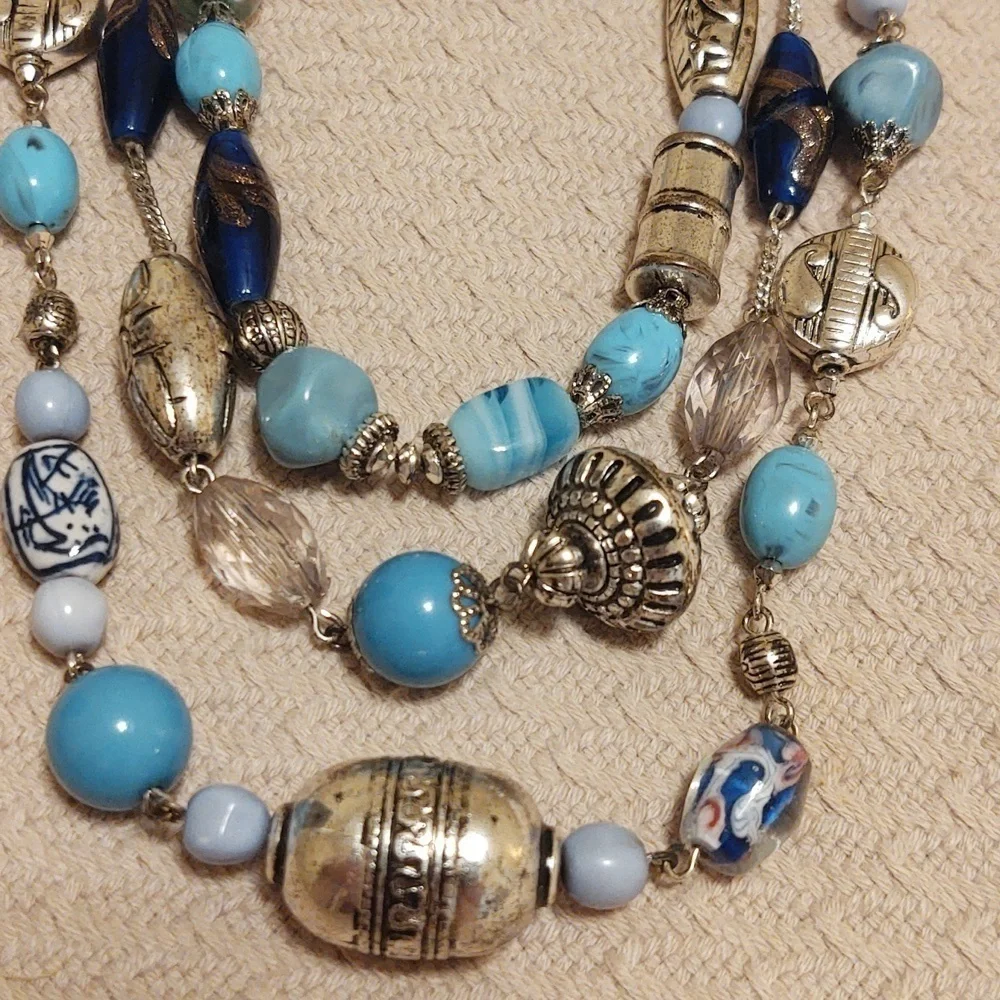 Avon Vintage Beaded Three Strand Necklace - Picture 5 of 6